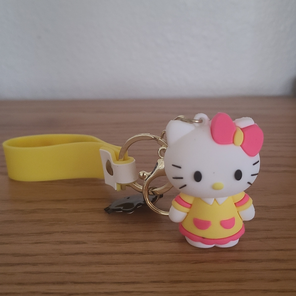 Hello Kitty Keychain - Picture 2 of 13